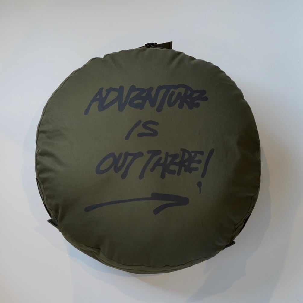 ADVENTURE IS OUT THERE ノンスリープクッション - アウトドア